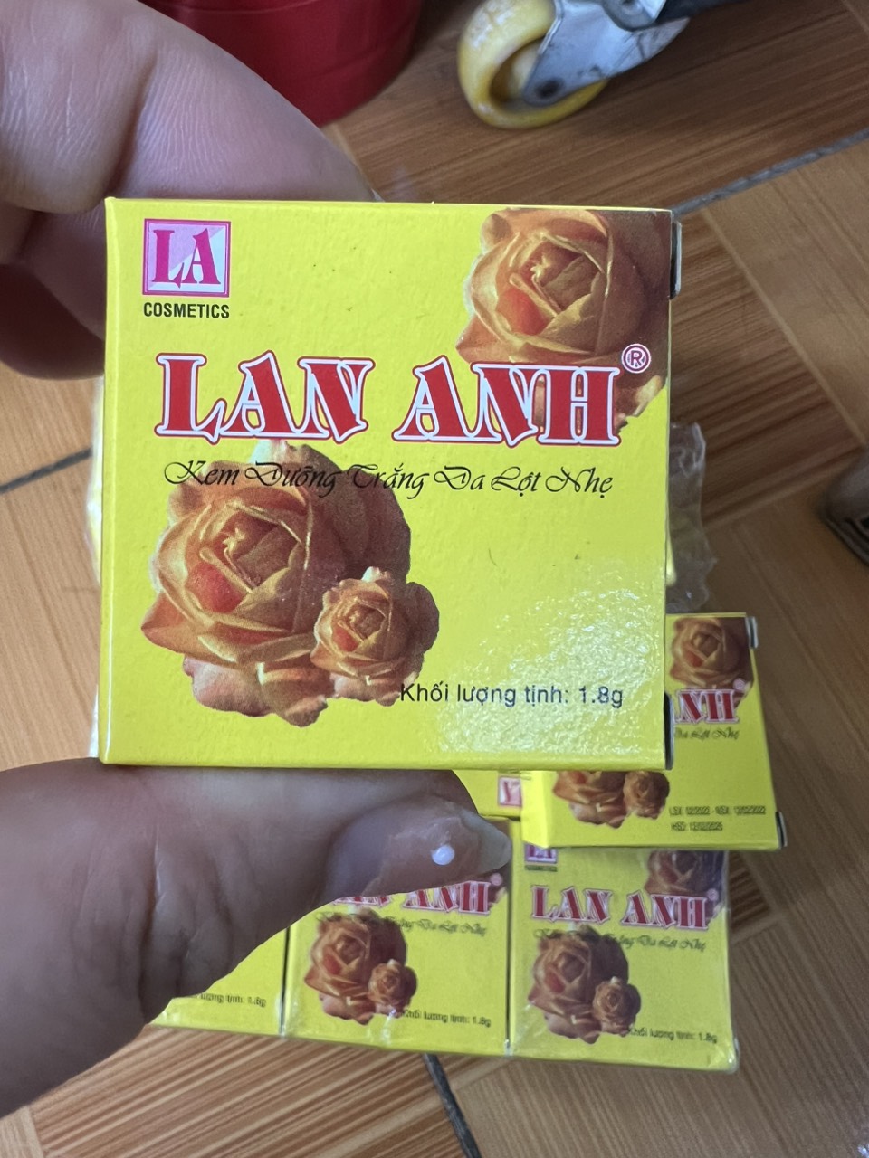 Kem lột nhẹ lan anh 1,8g