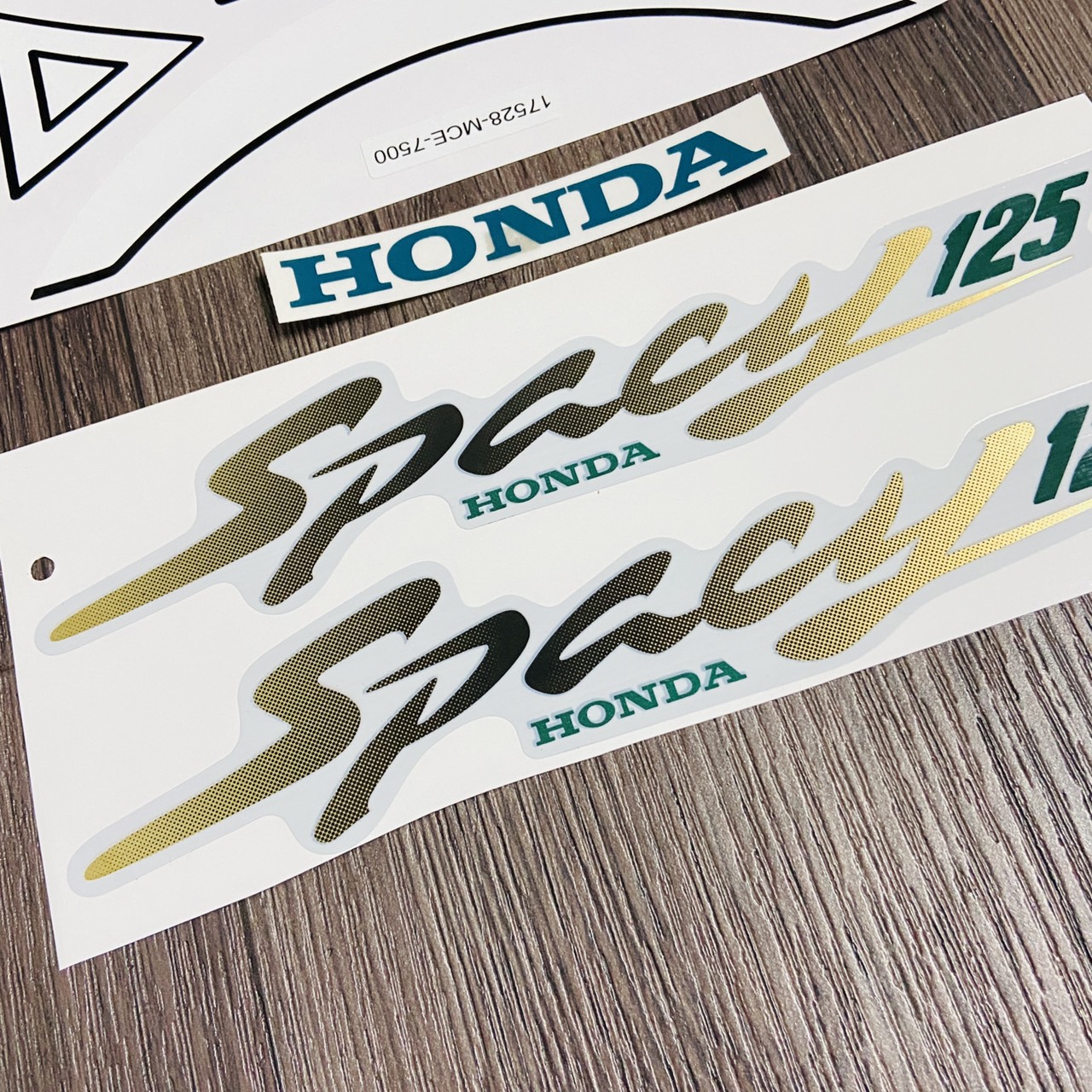 [HCM]TEM CHỮ DÁN XE SPACY 125 SIÊU NÉT (CHỮ SPACY+ THÔNG SỐ)