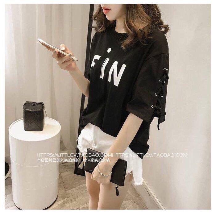 Áo thun tay ngắn thắc dây ở tay in chữ fin cá tính tts0116