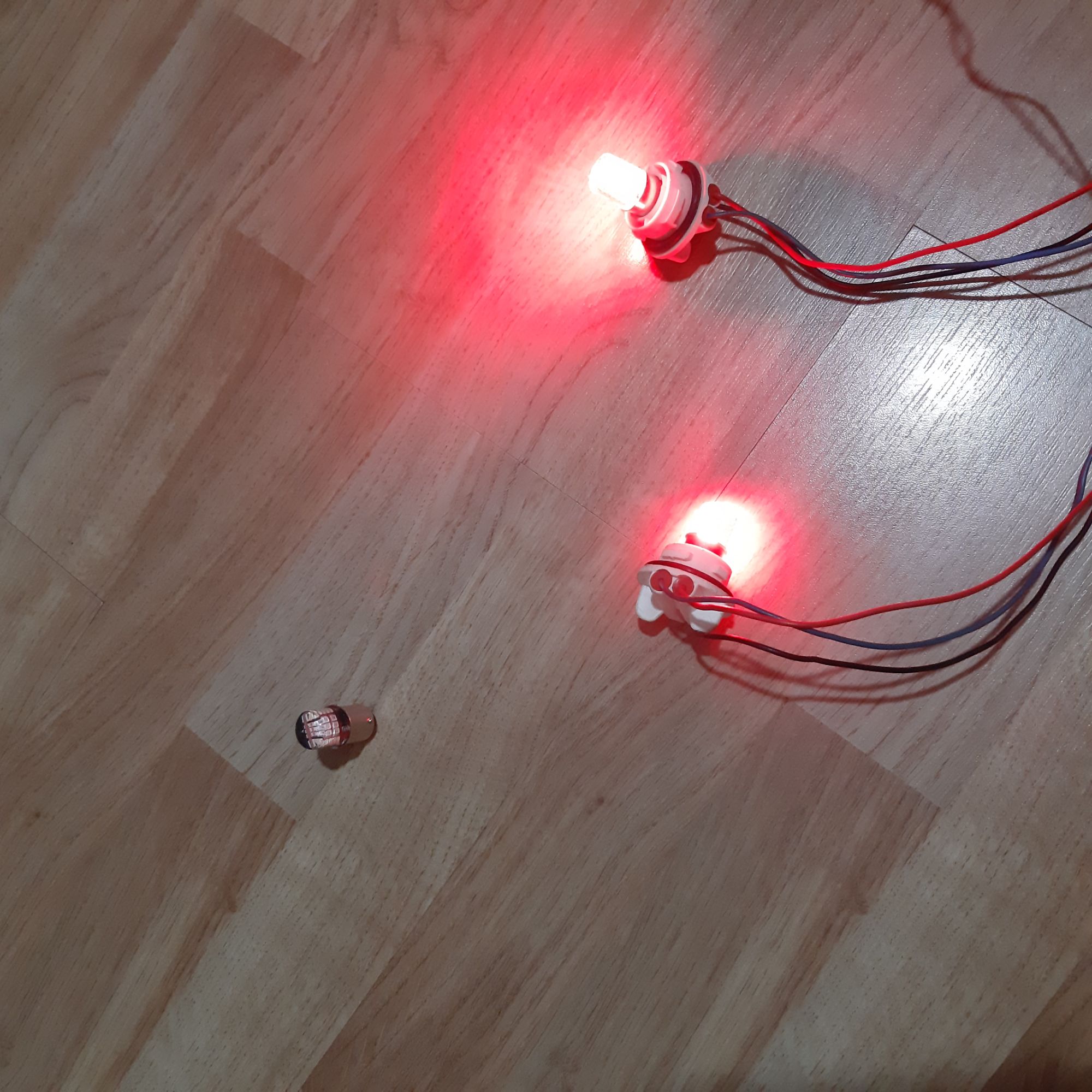 Bóng đèn Led phanh 42 Led sáng Trắng chớp Đỏ