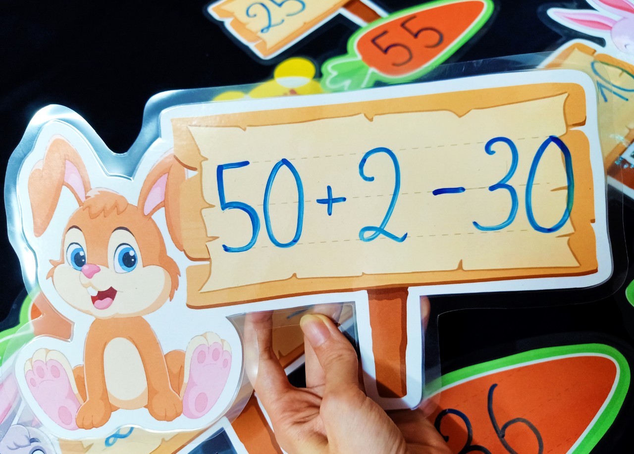 Bộ 4 Anh Em Nhà Thỏ Tìm Cà Rốt (4 bé thỏ + 4 cà rốt)