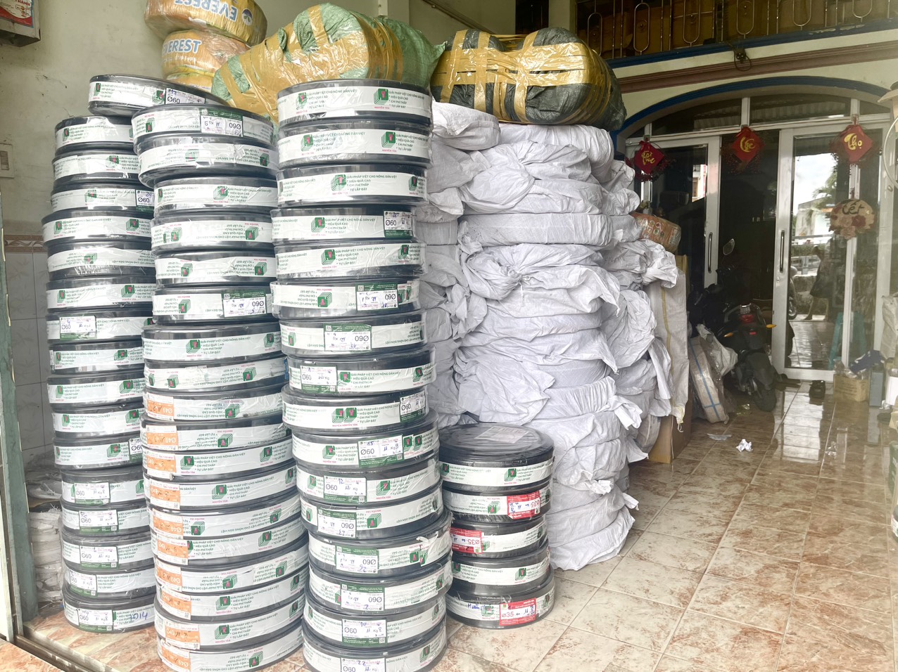 ỐNG PE XẸP NGUYỄN TÂN, PHI 60MM, DÀI 100M