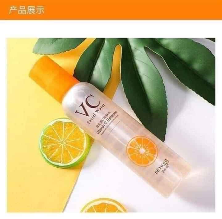 Xịt Khoáng VC cân bằng da cấp nước Bioaqua 150ml