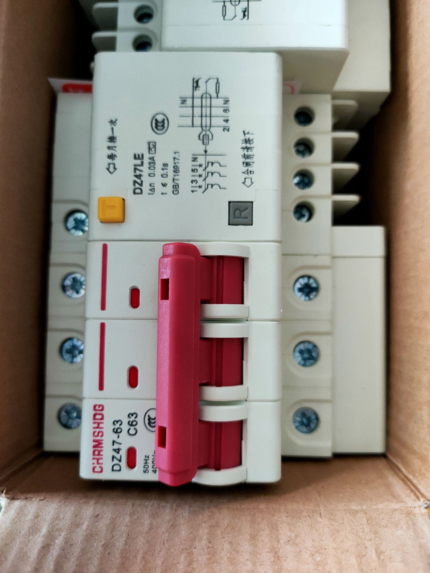 Aptomat chống giật 3 pha