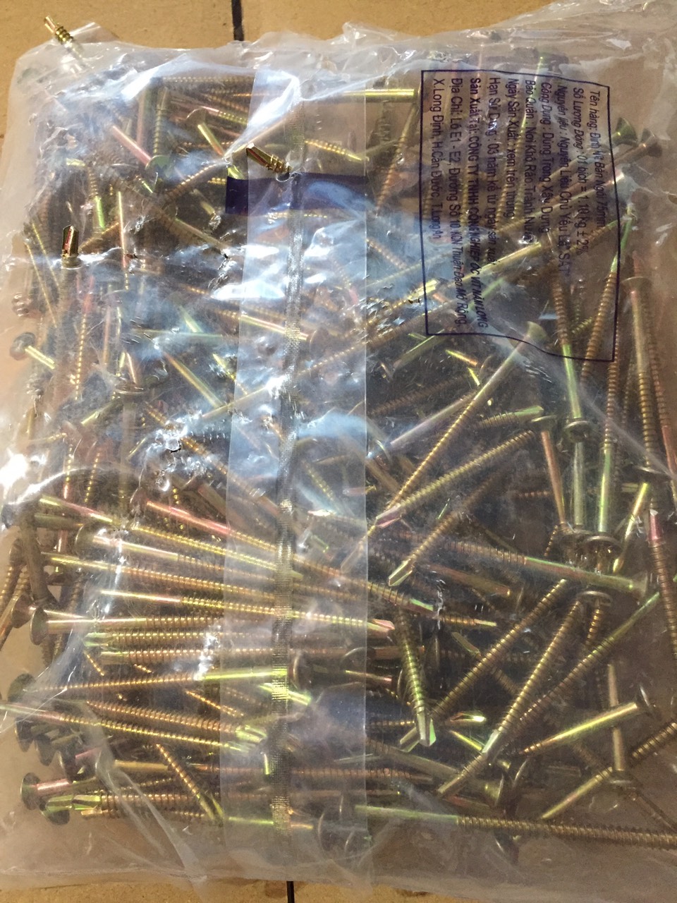 Vít bắn ngói dài 7cm. Bộ 200 Vít  bắn ngói màu vàng.  giá cho thợ