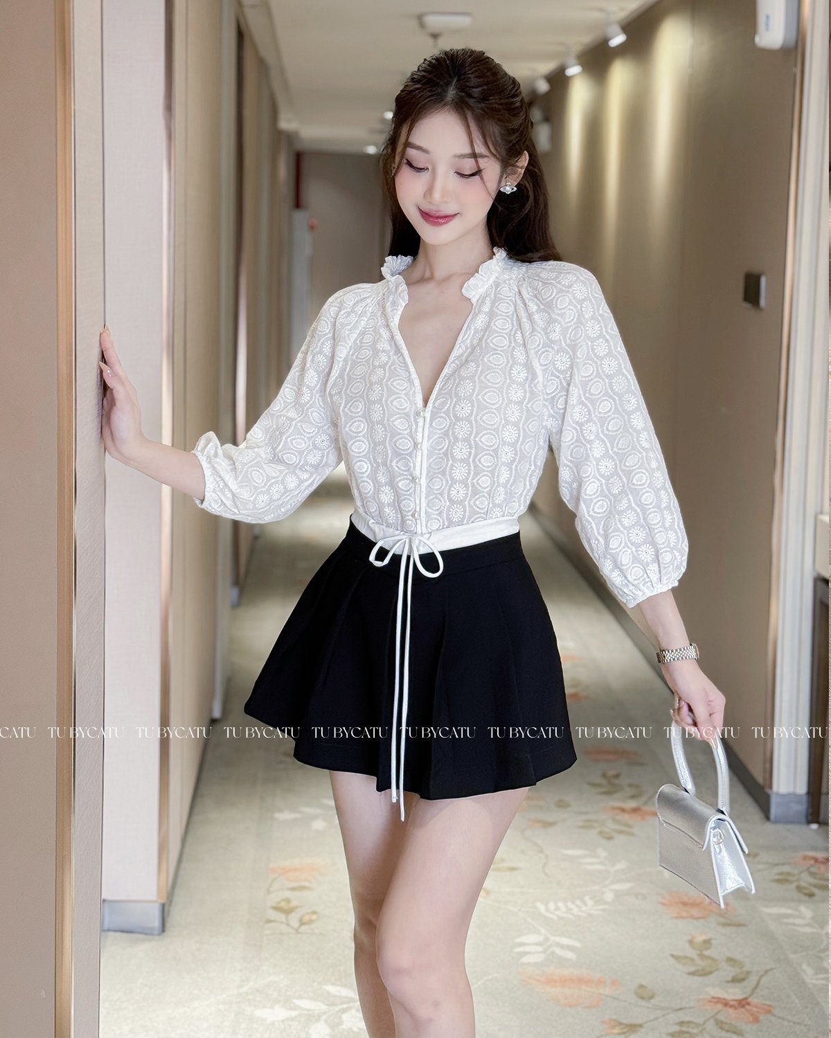TUBYCATU | Short đen xếp ly lưng trắng