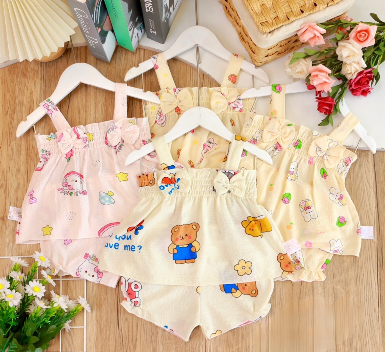 Bô Đũi Xốp Dây Nhún Ngực Bé  (6-14kg) (giao màu ngẫu nhiên)