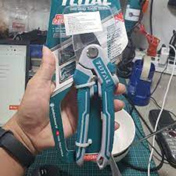 Kéo cắt tỉa 220mm Total THT0601 - THT0601