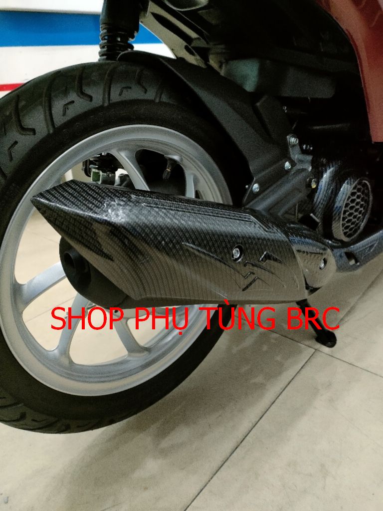 Ốp che pô phủ cacbon xe VISION  2021.