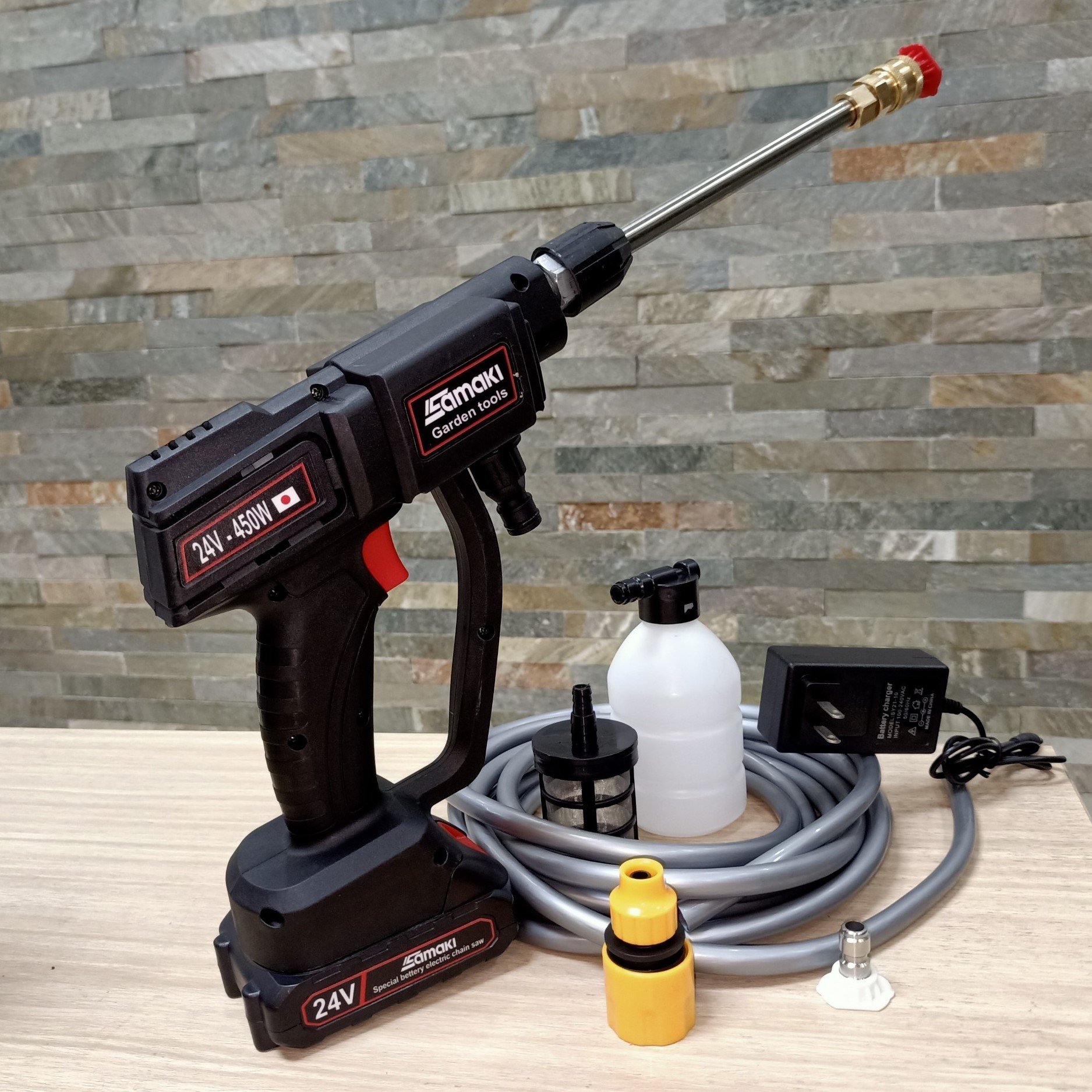 [KÈM PIN] Máy rửa xe bằng pin thương hiệu Nhật Bản