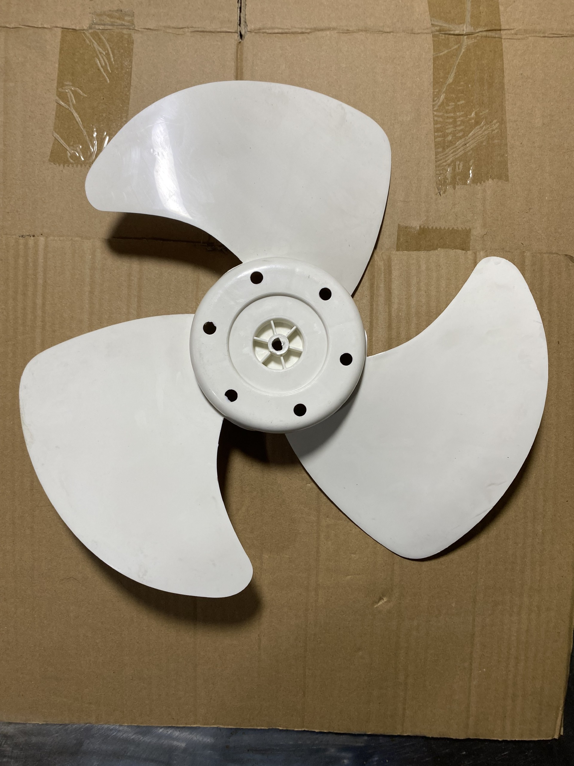 Cánh Quạt Hộp B4 Dẻo