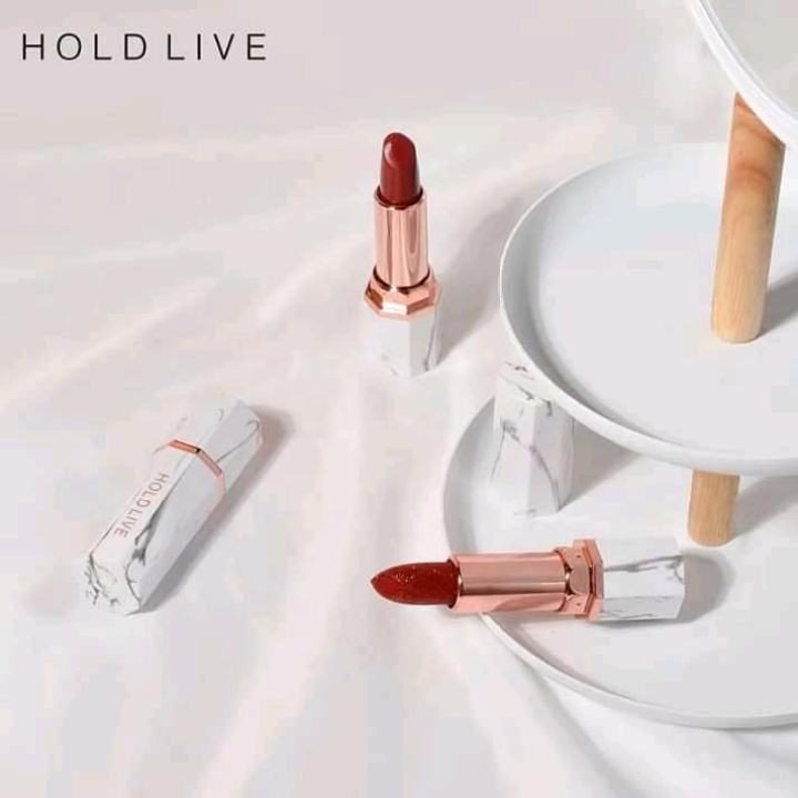SON THỎI LÌ HOLD LIVE Son sáp lì hold live vỏ cẩm thạch Dù có bao nhiêu dòng son mới ra mà em vẫn đá này vẫn luôn được lòng các cô gái nhà mình với tiêu chí đẹp , sang nhưng giá lại yêu thương vô cùng luôn đó ạ