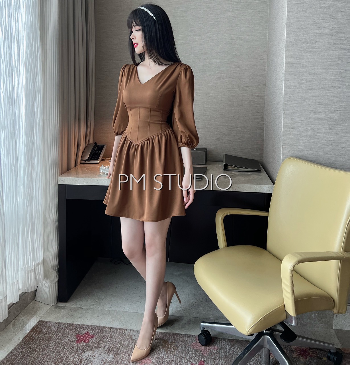 Đầm cổ V eo corset 2 màu nâu,trắng