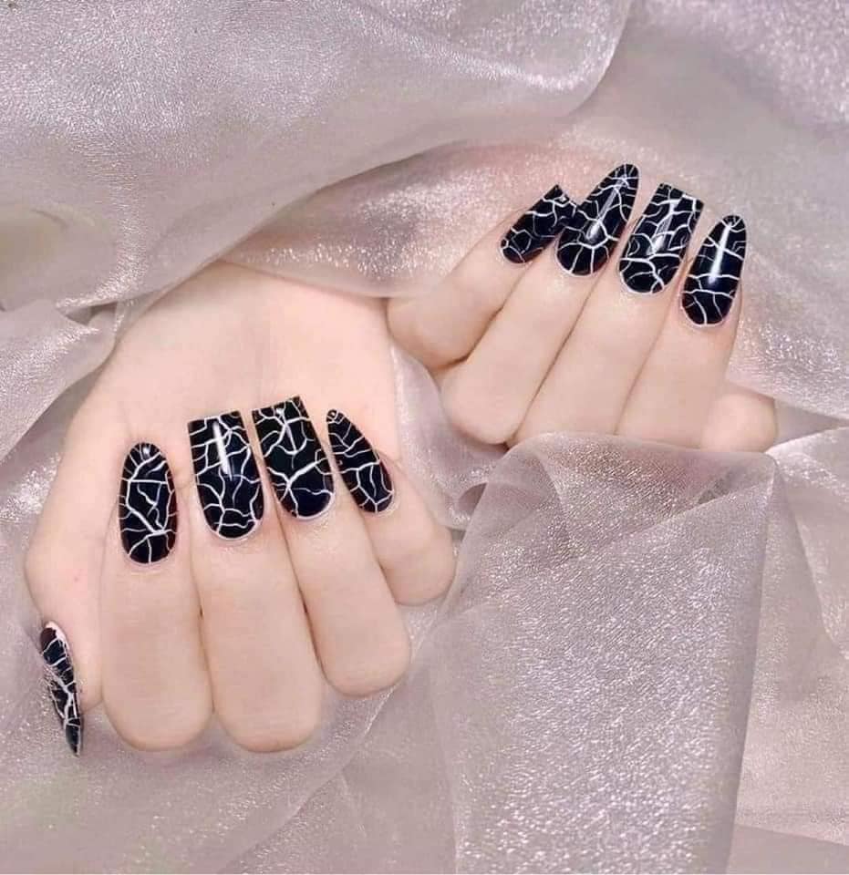 sơn nứt đen , trắng làm nail