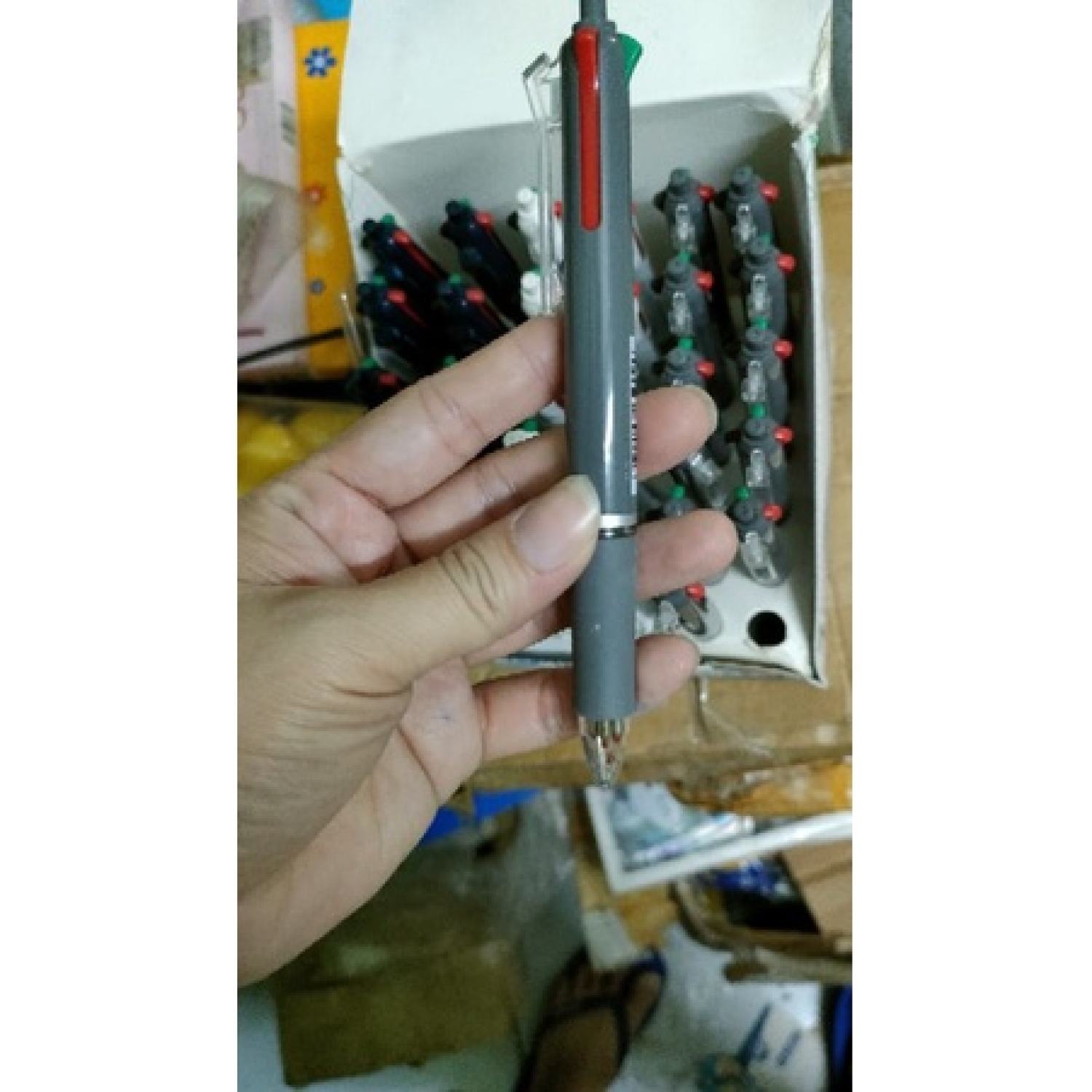 Bút bi bấm 4 ngòi 4 màu mực M&G Semi (0.7mm)