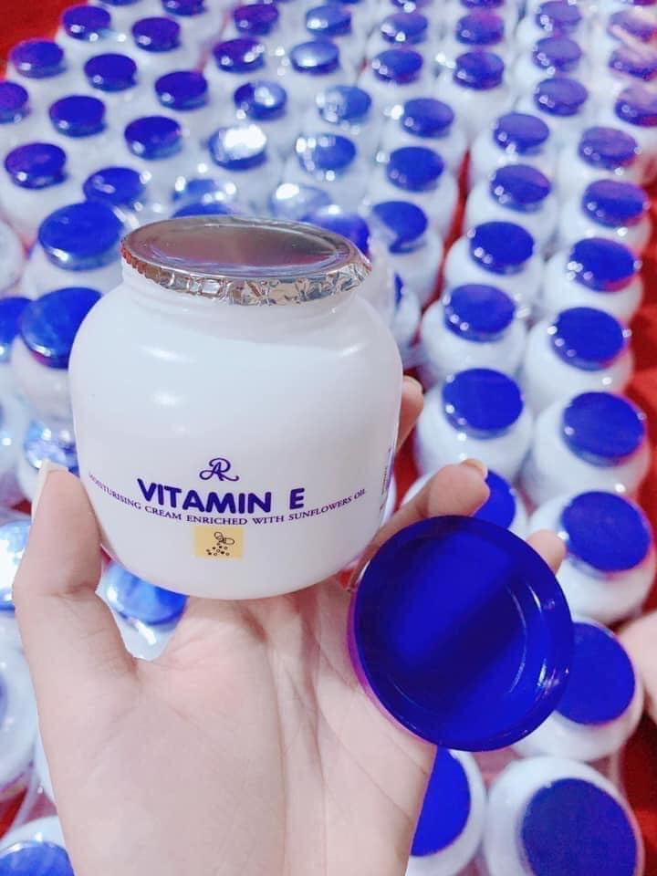 KEM DƯỠNG ẨM TRẮNG DA VITAMIN E ARON