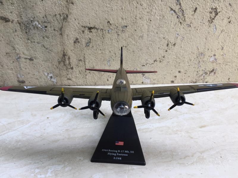 [HCM]Mô hình Máy bay ném bom B-17D 1:144