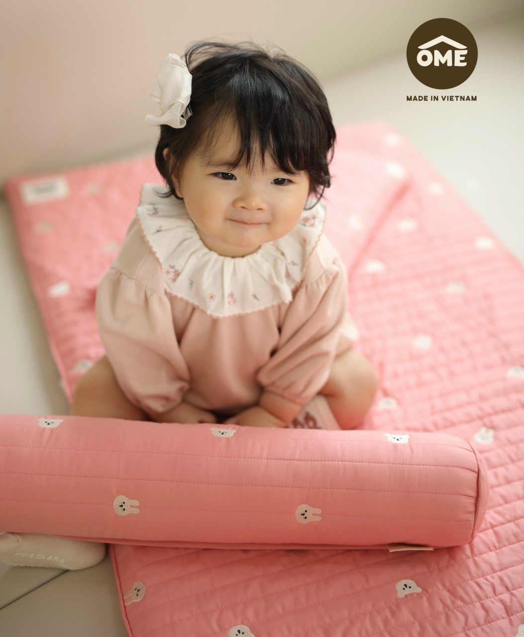 Gối ôm họa tiết thêu OME