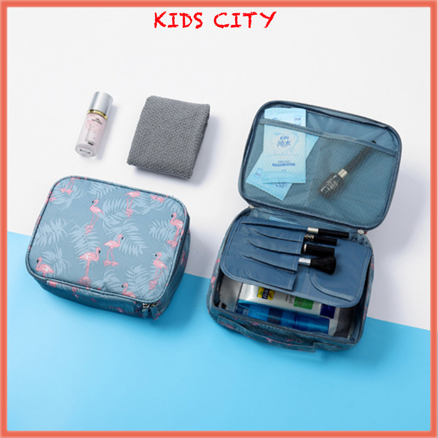 >> BÁO GIÁ TÚI ĐỰNG ĐỒ MỸ PHẨM ĐA NĂNG KHÔNG THẤM NƯỚC CÓ XÁCH TAY THÀNH NAM (23.5 X 21 CM) | Shopee Lazada Sendo Tiki mới nhất 50 Túi dựng mỹ phẩm xách tay, túi đựng đồ mỹ phẩm đa năng, chống thấm nước, kích thước 25x20x10cm