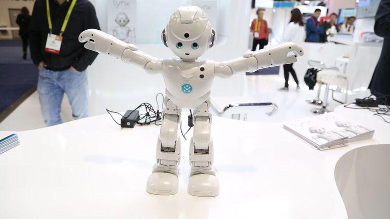 Robot Lynx UBTech tích hợp Alexa