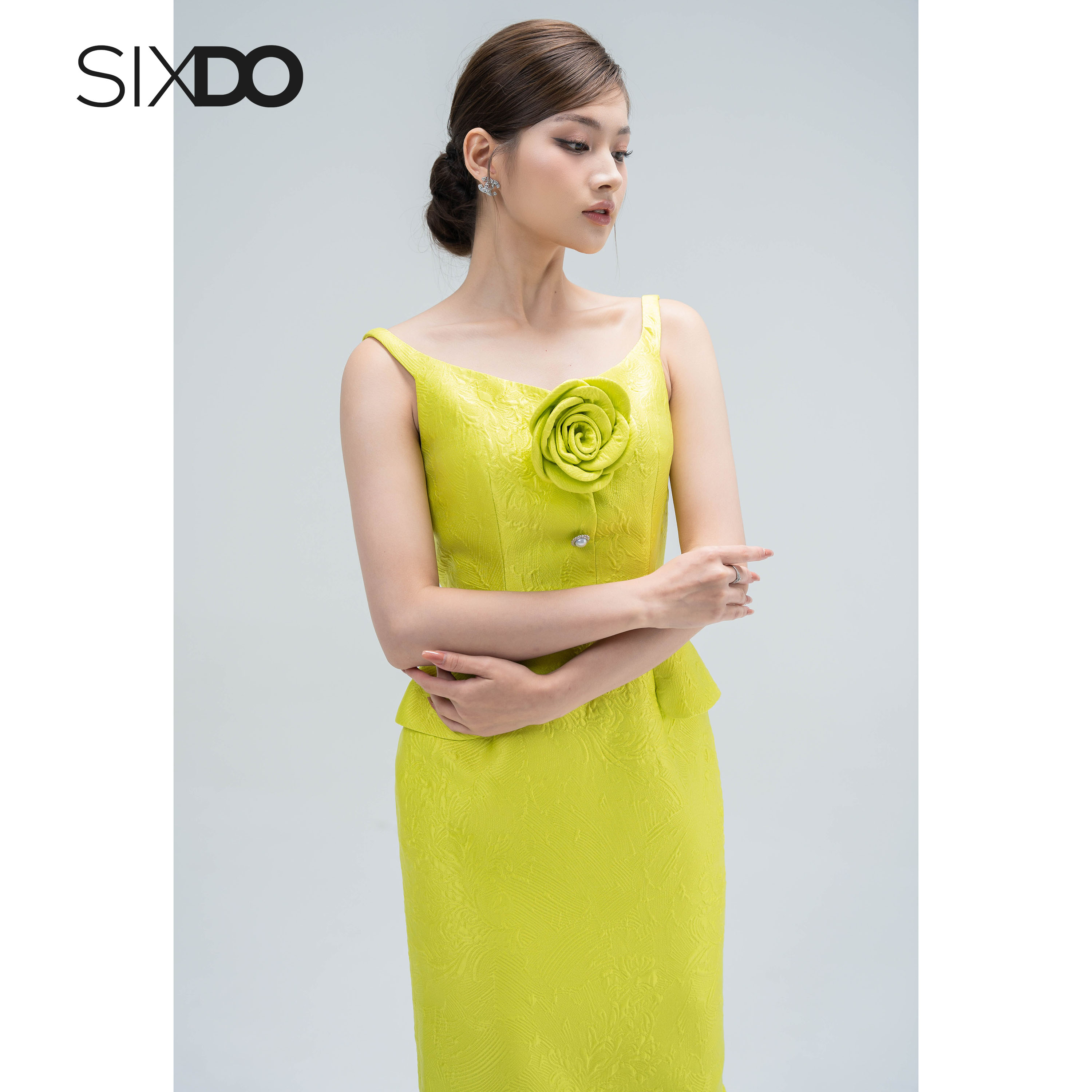 Đầm gấm trễ vai dáng bút chì thời trang SIXDO (Off-shoulder Midi Brocade Dress)