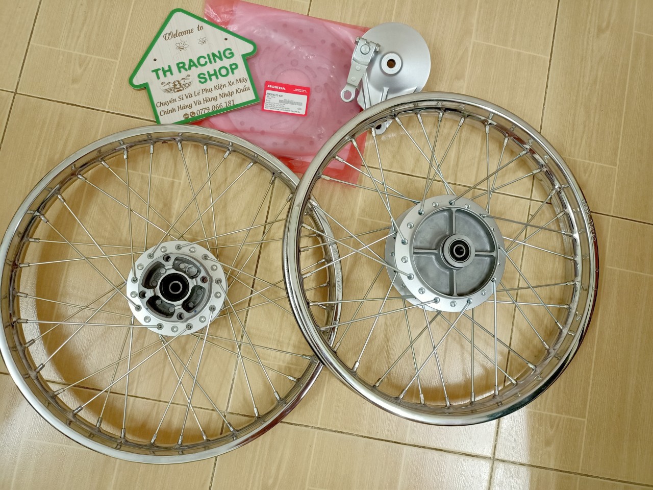 BÁNH CĂM FUTURE 2024 ZIN TRONG HÃNG THÁO RA KÈM ĐĨA TRƯỚC VÀ MÁ ĐÙM SAU NIỀNG GOSHI 1.4 VÀ 1.6 GẮN VỪA CÁC DÒNG XE HONDA 1 ĐĨA TRƯỚC SẢN PHẨM CHẤT LƯỢNG MỚI ĐẦY ĐỦ NHƯ HÌNH NHANH TAY MUA NGAY TOP GIAN HÀNG UY TÍN