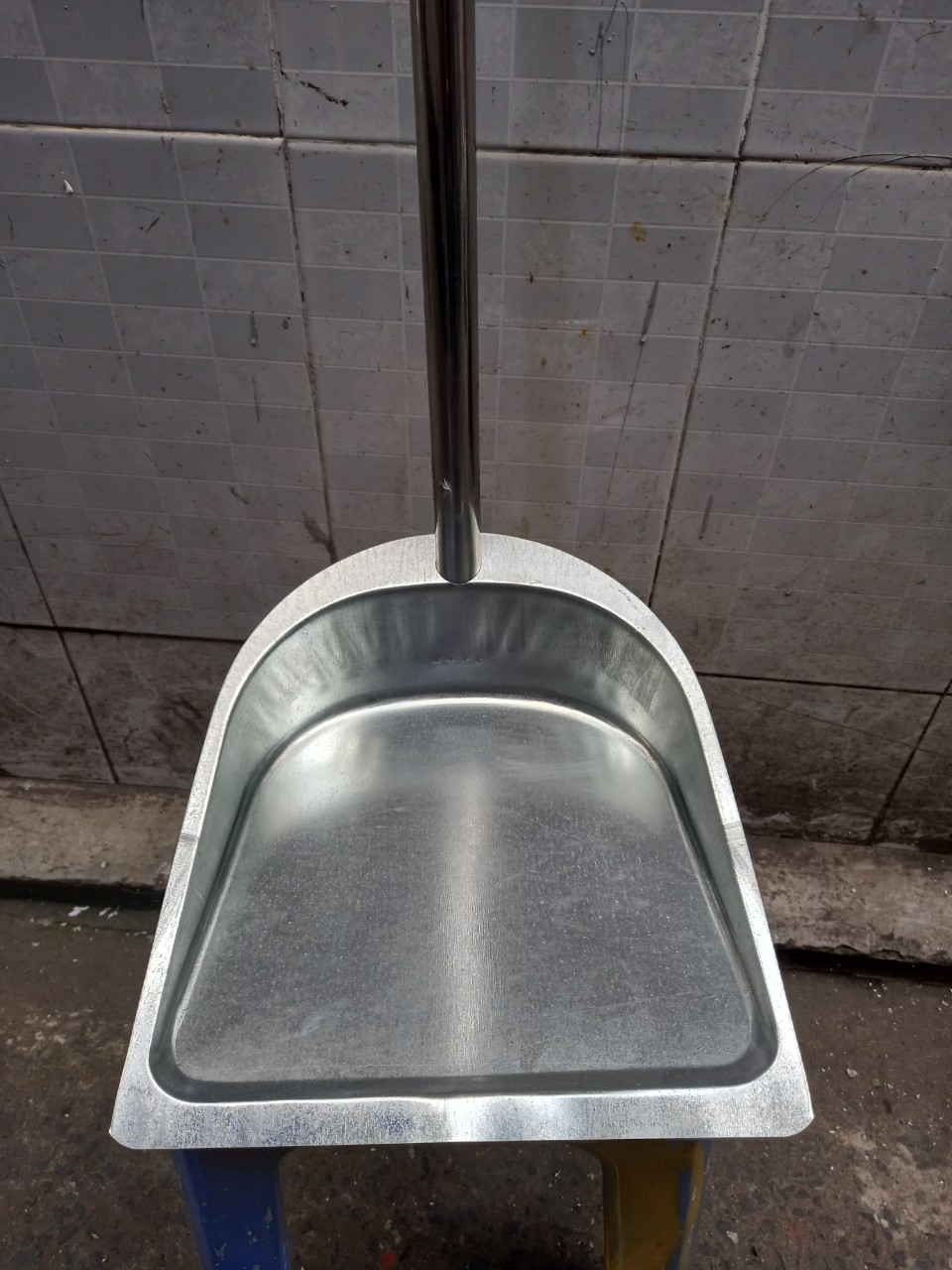 Đồ hốt rác - Cán inox dài 70 cm - MixASale