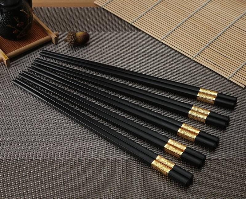 [HCM]hộp 10 đôi đũa sừng khảm vàng Hàn Quốc