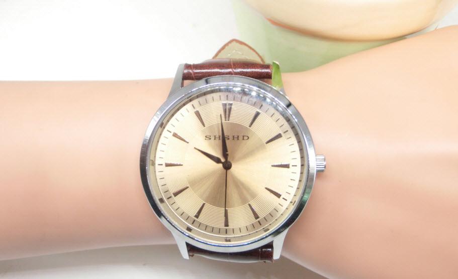 Clock male face reflective Brown personality