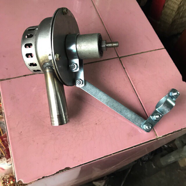 Đầu bơm nước inox gắn vào máy cắt cỏ . 8 ly ren trong