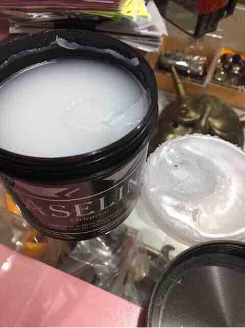 Kem bôi xăm hình VASELINE VỎ MÀU ĐEN