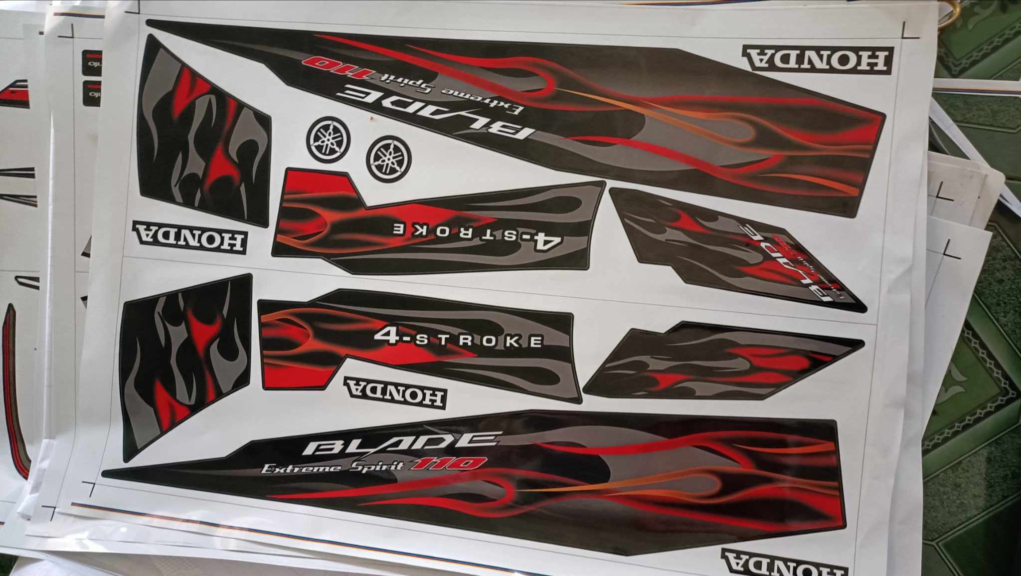 Tem rời blade tem lửa đỏ đen, dán xe đen