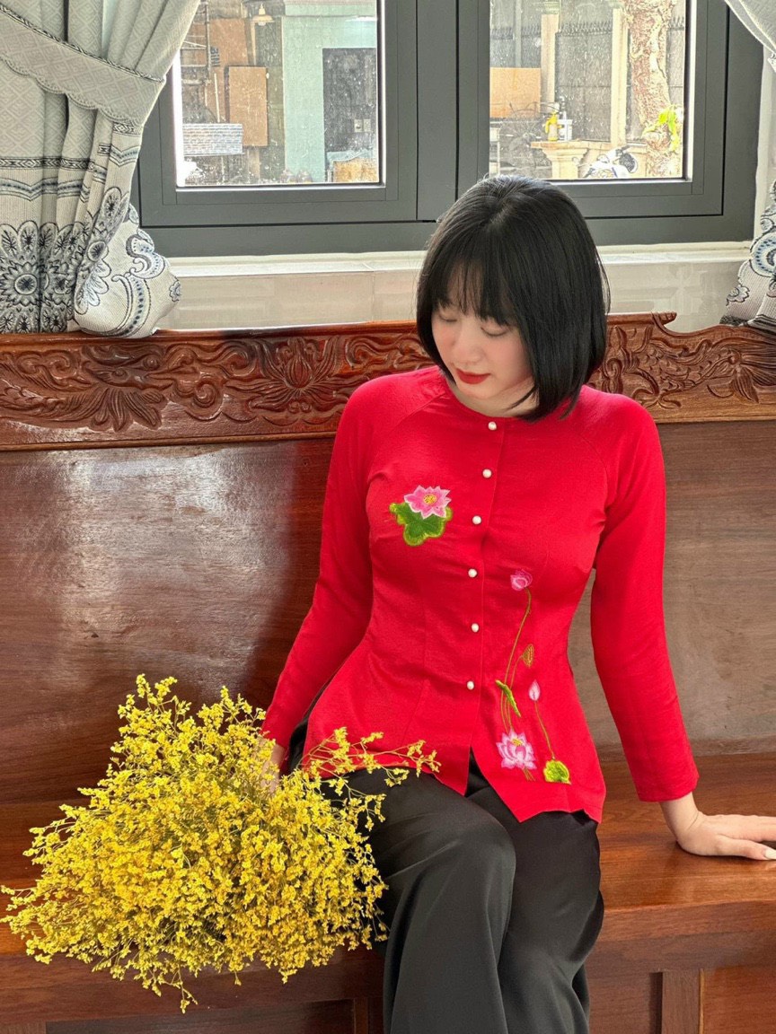 Áo bà ba thêu hoa sen lụa tơ tằm