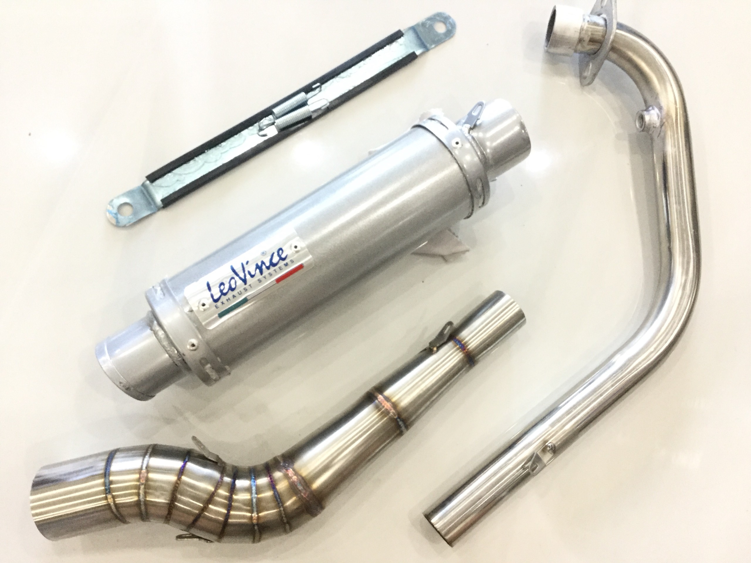 Pô leovince màu trắng full cổ cong 2 khúc cho nhiều dòng xe