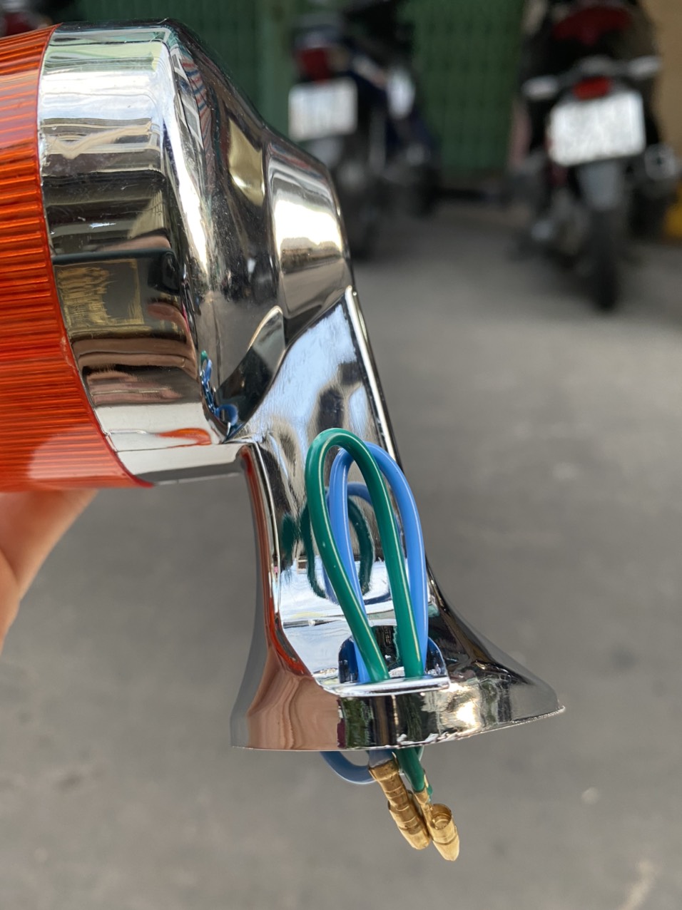 CẶP XI NHAN SAU XE CUB 86 ( HÀNG ĐẸP ) - ĐẾ NHỰA XI BÓNG