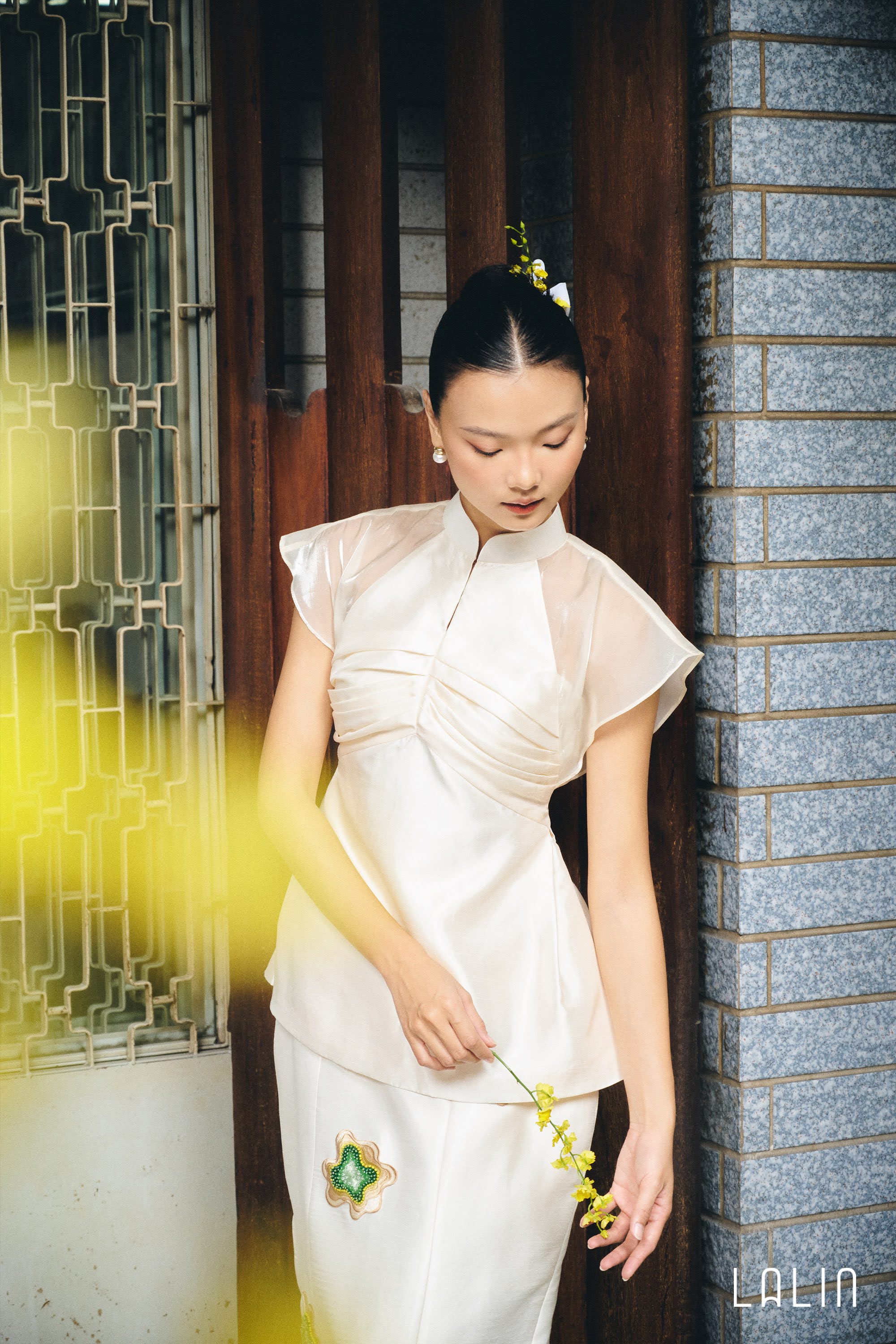 Áo taffeta Lalin dáng ôm nhẹ nhún ngực Minh Châu