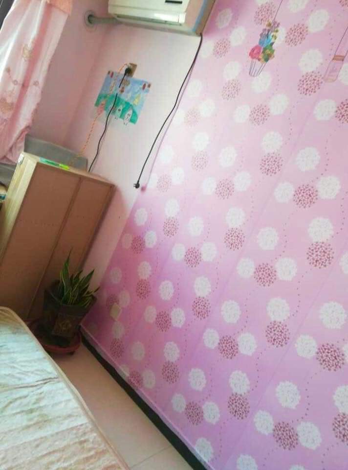 Giấy dán tường hình tú cầu hồng ( cuộn dài 10m khổ rộng 45cm, có sẵn keo)