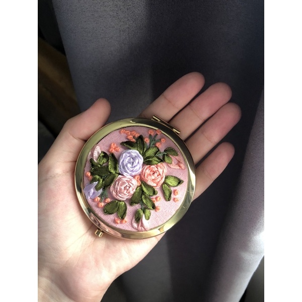 Gương thêu handmade(mini nắp gập)