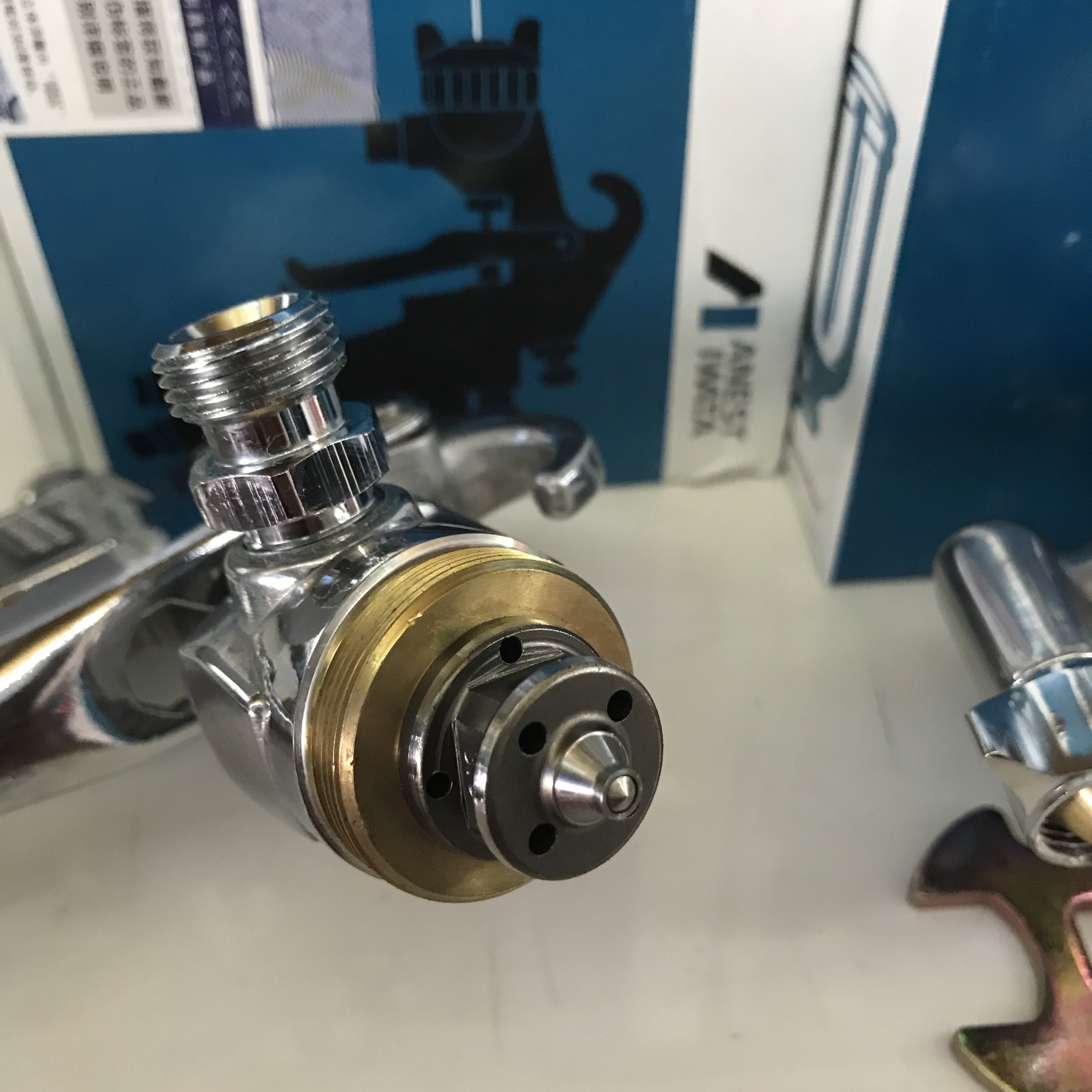 S,úng Phun Sơn Phủ Phun Lót Anest iwata W77-G 2.0mm