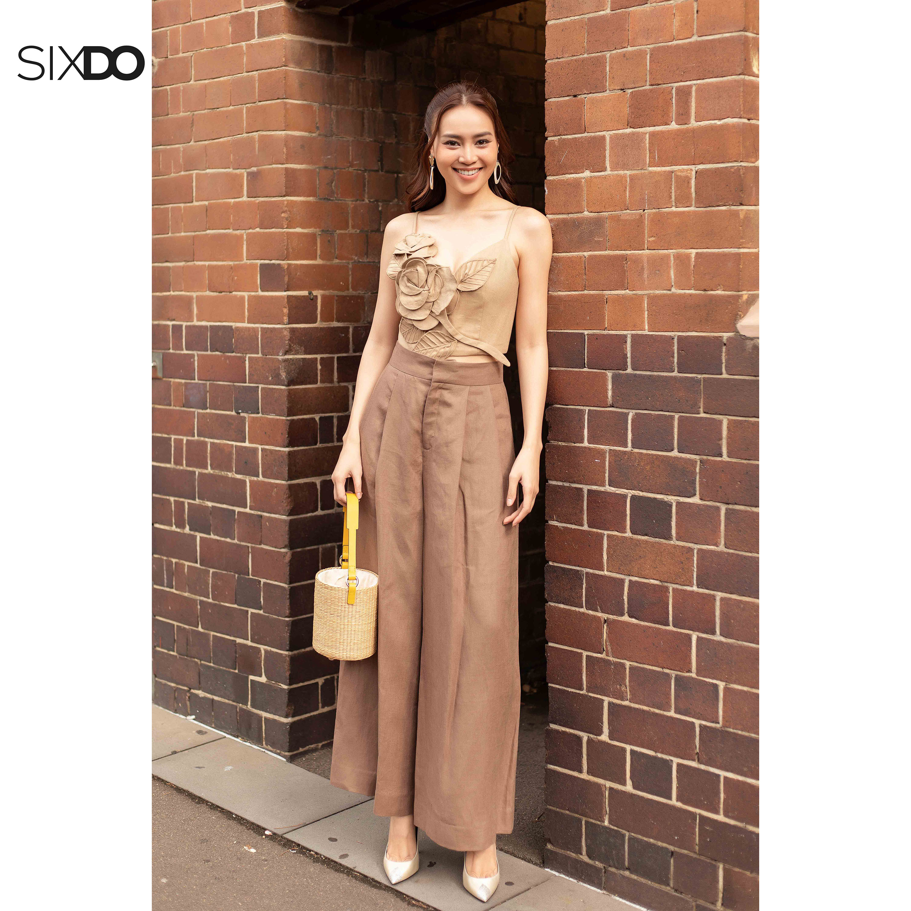 Áo linen nữ hai dây phối hoa SIXDO (Yellowish-brown Cropped Linen Top)