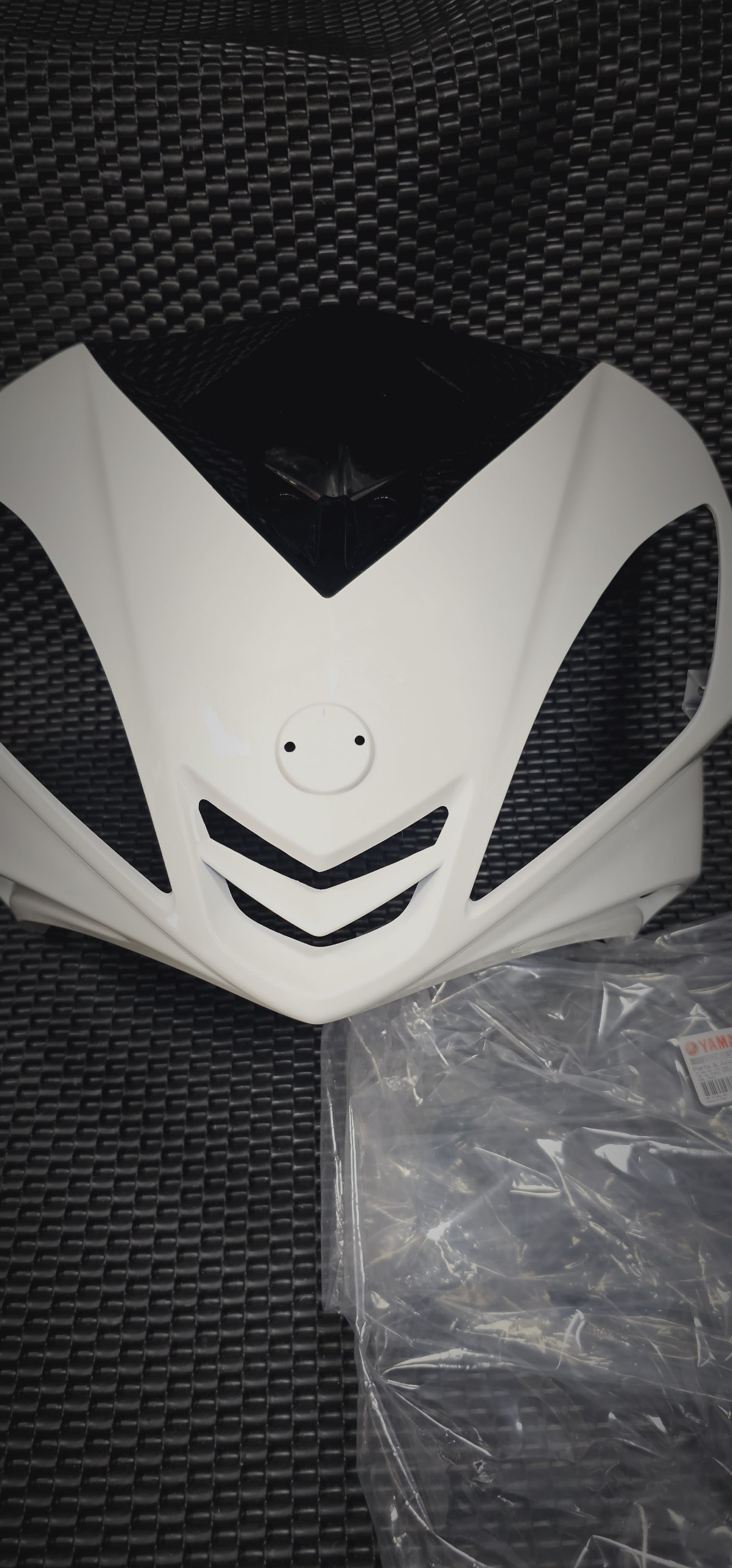 Mặt nạ trắng đen Exciter 135 chính hãng