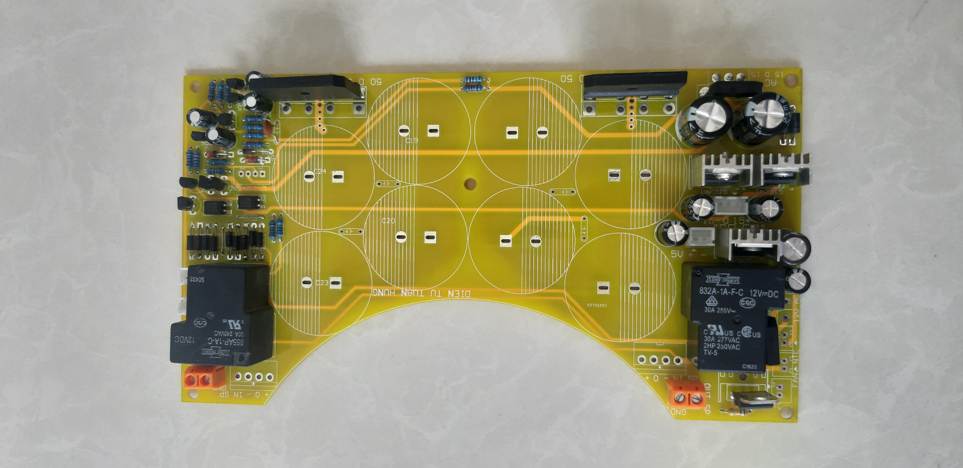 Source Circuit with 8 Capacitors