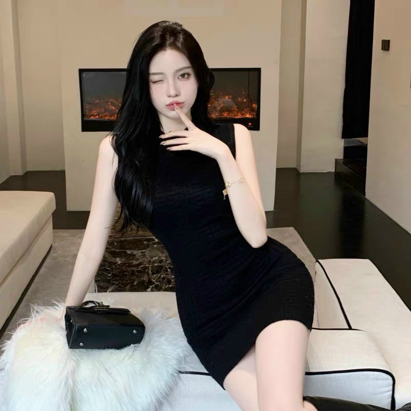Váy len sát nách body tôn dáng
