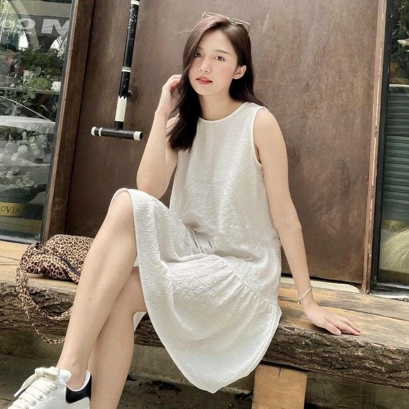 Đầm suông đuôi cá sát nách trẻ trung