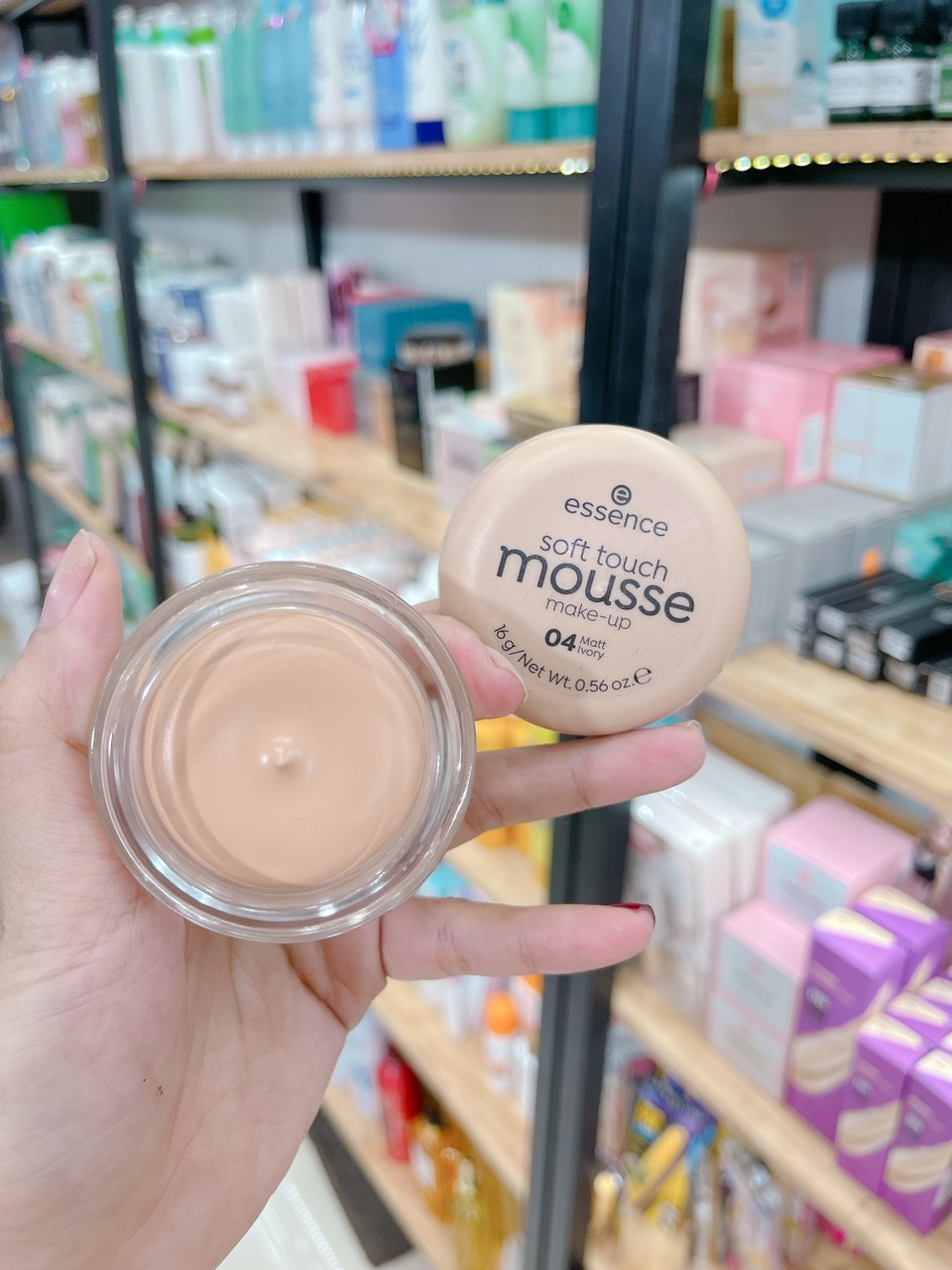 Phân loại phấn tươi Essence Soft Touch Mousse 04 Matt Ivory