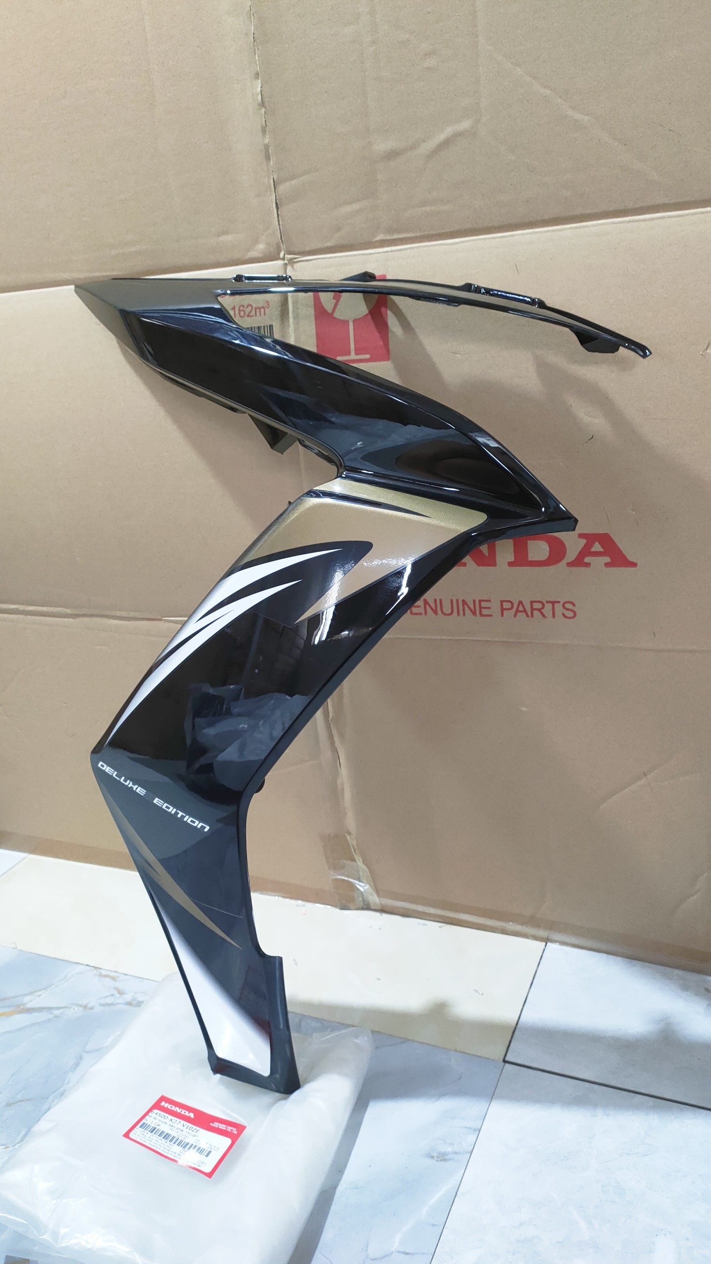 Bửng bên phải *Y208*(cánh yếm) air blade 2012-2014 ( 64500K27V10ZE)