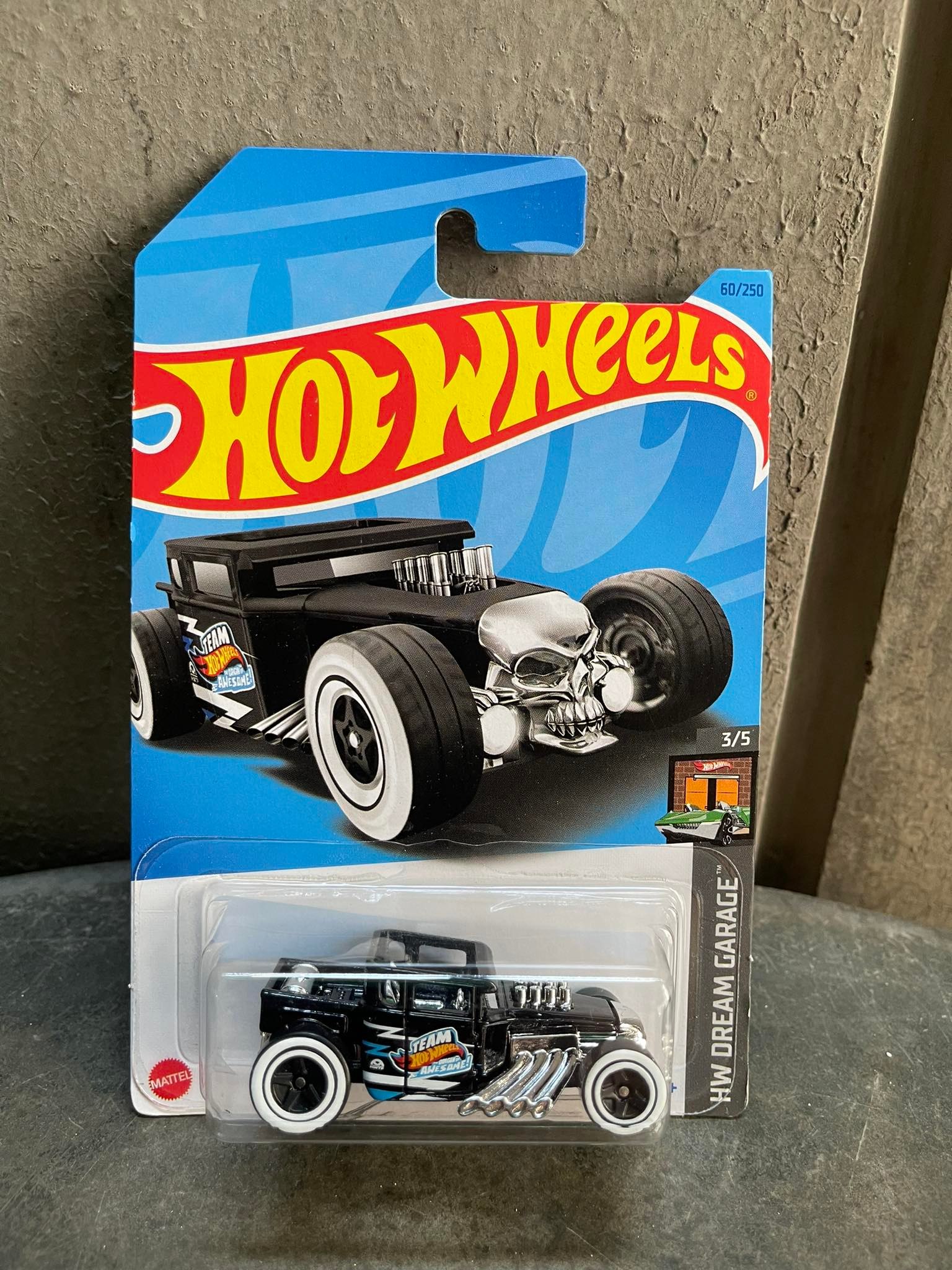 Xe mô hình đồ chơi cơ bản Hotwheels 1:64 - Bone Shaker