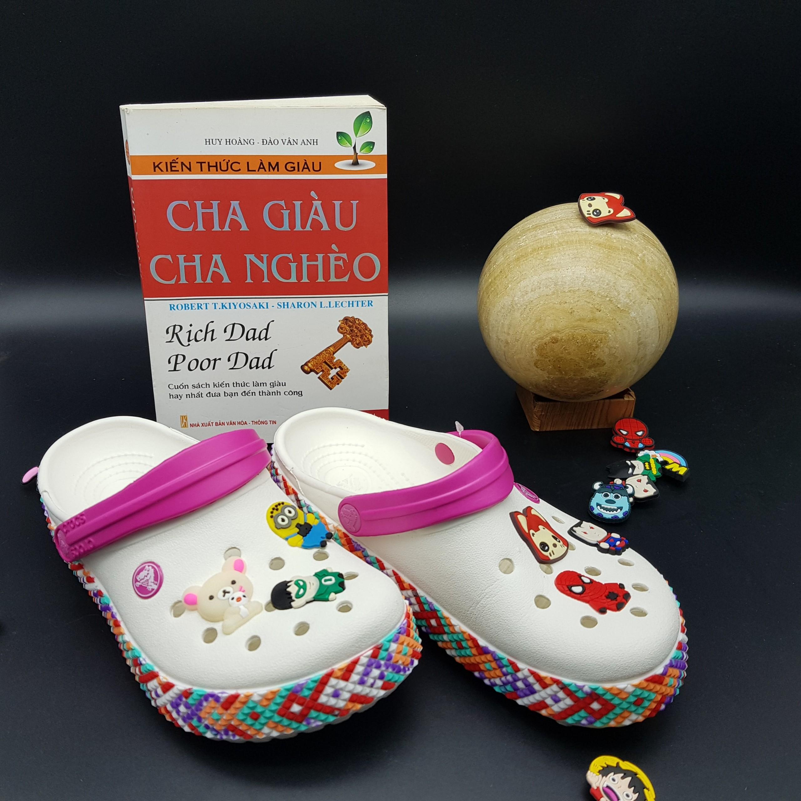Dép Sục Cá Sấu Crocs ( Tặng ngay 8 Jibbitz )