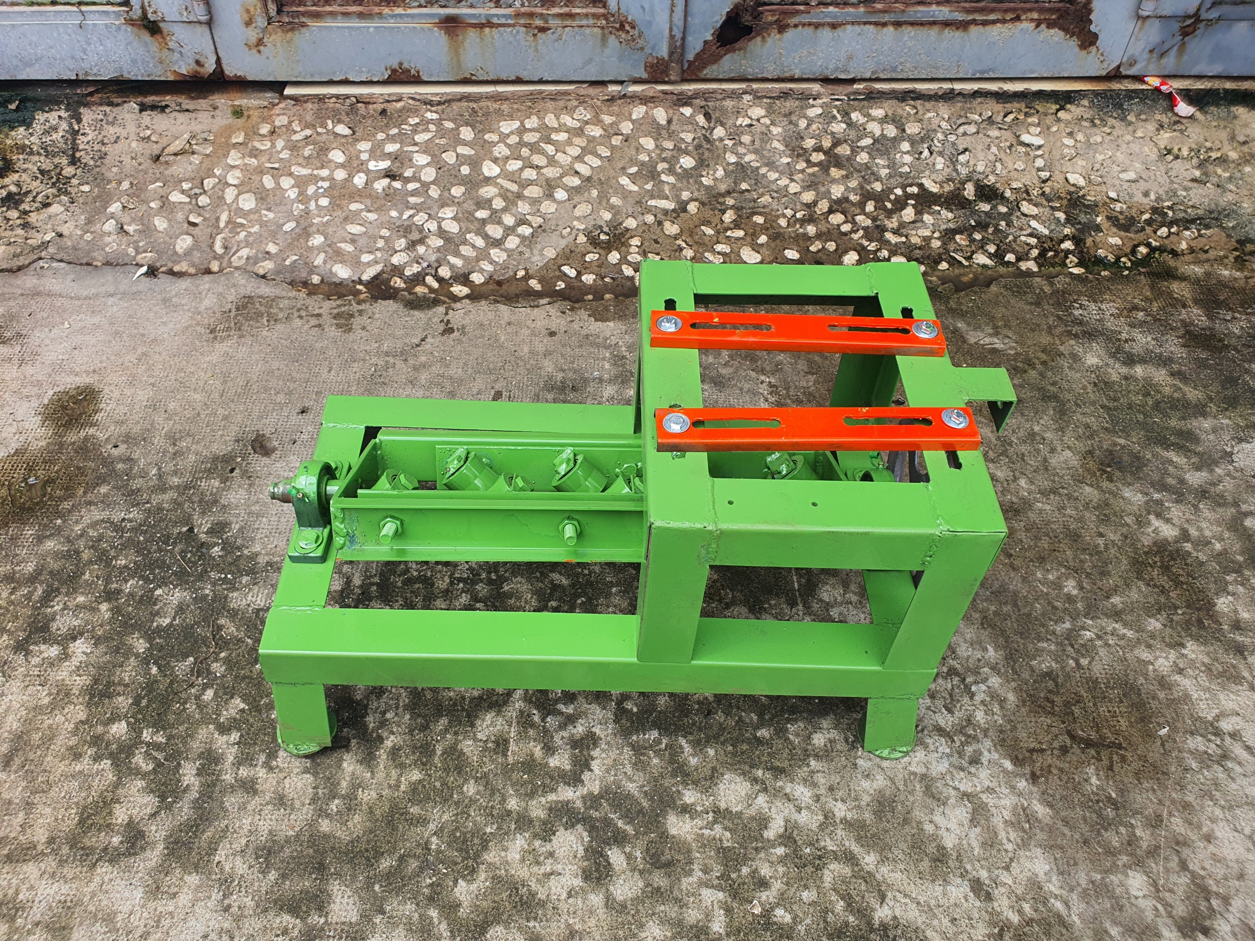 KHUNG DUỖI SẮT lớn (chưa có motor)