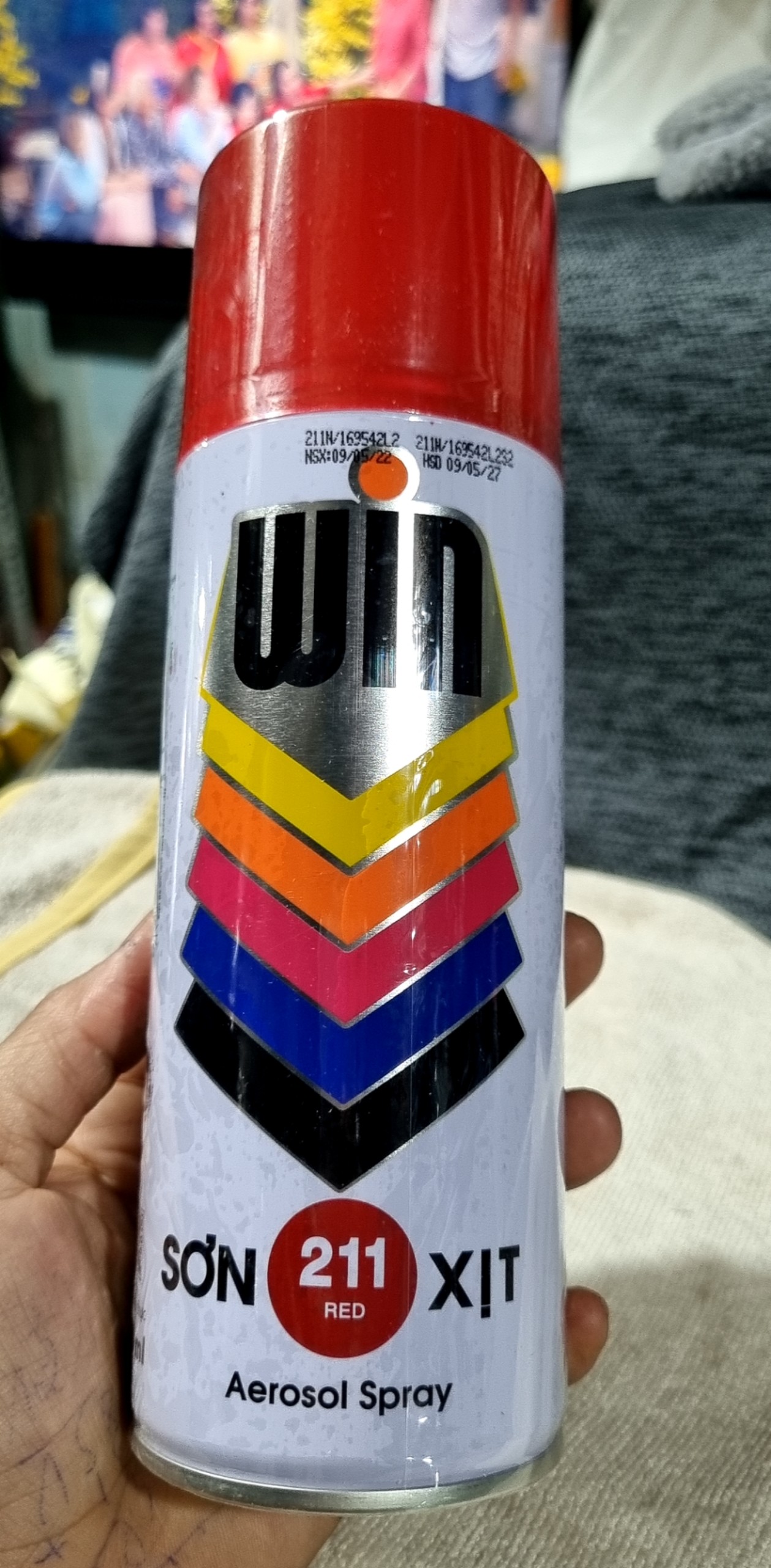 Sơn xịt màu đỏ WIN ( 400 ml ) ( như hình)